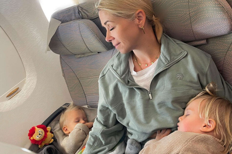 Schon bald sitzt Tanja Szewczenko mit ihren Kindern in Flieger Richtung Dubai.