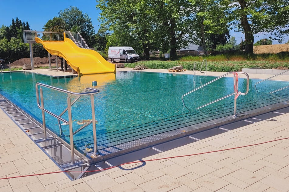 Der Nichtschwimmer-Bereich des Freibades ist hingegen schon fertig.