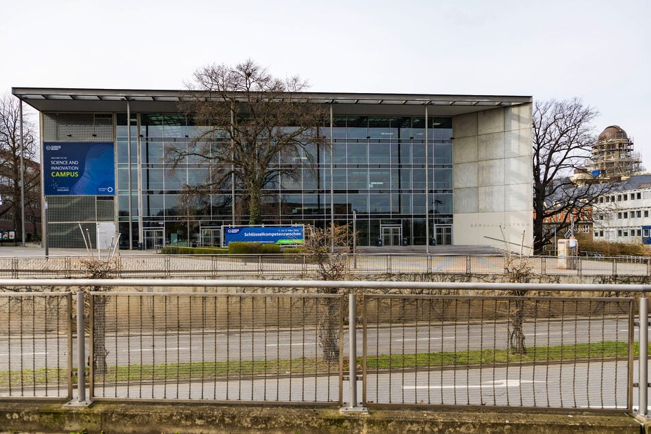 Studieren an der TU Dresden wird ab dem kommenden Wintersemester 15 Euro teurer. (Archivbild)