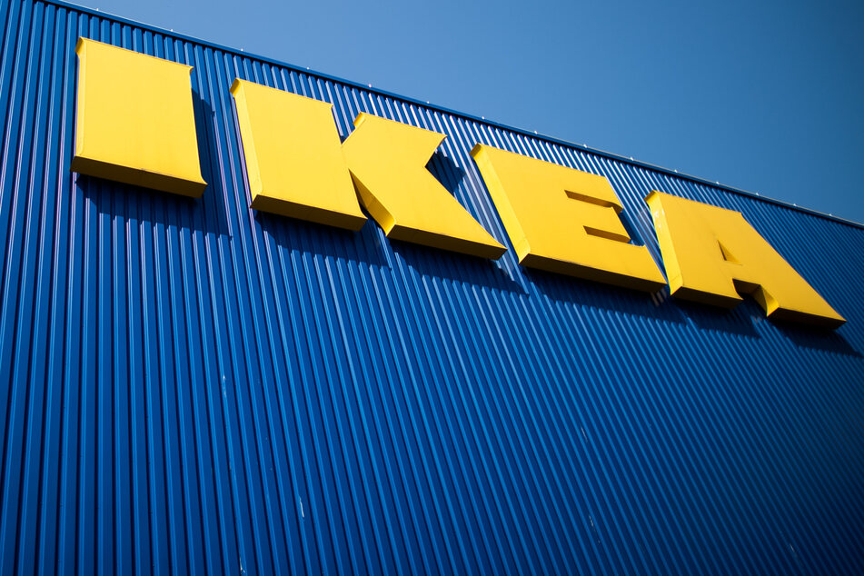 Im kommenden Jahr will Ikea erste Filialen in Deutschland mit Ladesäulen ausstatten. (Archivbild)