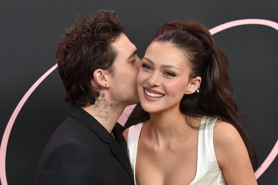 Eigentlich schweben Nicola (30) und ihr Brooklyn (26) immer noch auf Wolke sieben. Ist das Victoria Beckham (51) etwa ein Dorn im Auge?