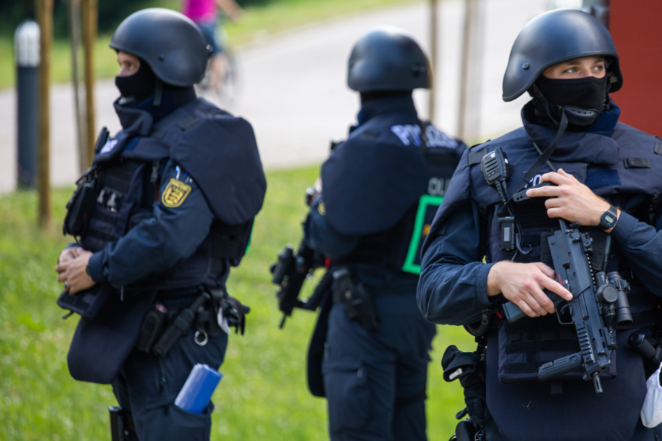 Beamte der Bereitschaftspolizei beim Einsatz in Oppenau.