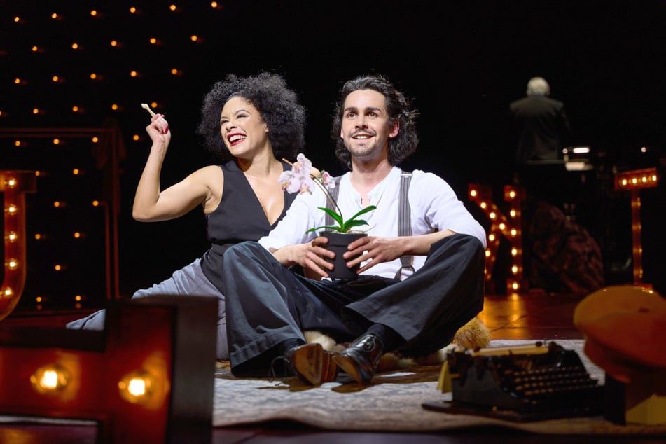 Mit "Cabaret"zeigt die Staatsoperette Dresden die Geschichte um Sängerin Sally und Schriftsteller Cliff.