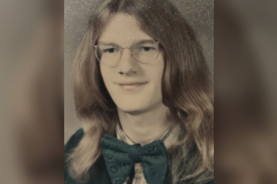 Mezitím jsou vyšetřovatelé přesvědčeni: mrtvola z dálnice je Peter Adams († 20).