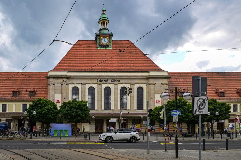 Am Bahnhof Görlitz wurden zwei Mädchen belästigt. (Archivbild)
