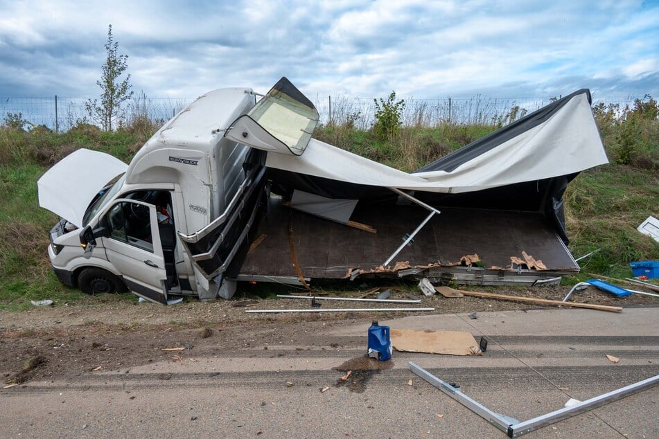 Besonders die Ladefläche des Transporters wurde in Mitleidenschaft gezogen.