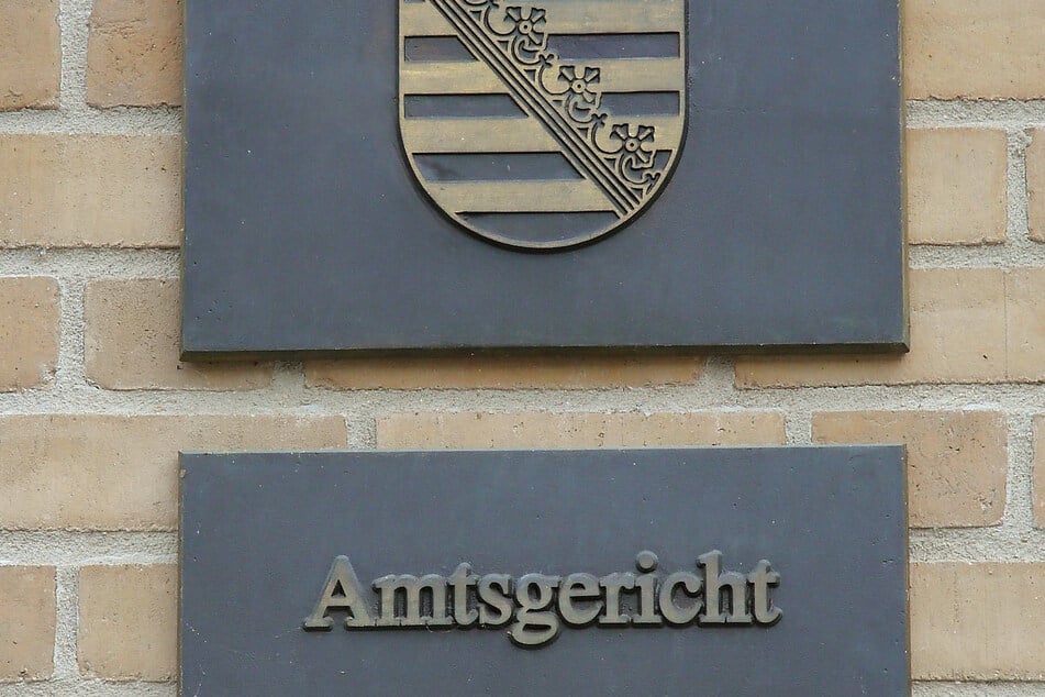 Ein Richter am Amtsgericht Dresden verurteilte den Mann zu einer Freiheitsstrafe auf Bewährung. (Symbolfoto)