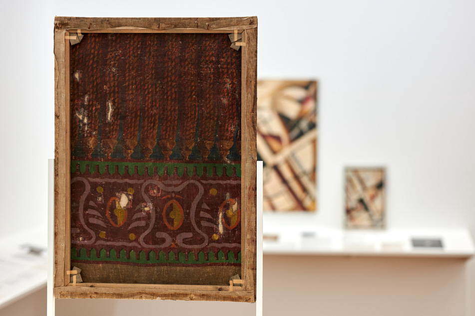 Die Rückseite einer Fälschung nach A. Exter. Das Werk ist bei der Ausstellung "Russische Avantgarde im Museum Ludwig – Original und Fälschung Fragen, Untersuchungen, Erklärungen" zu sehen.