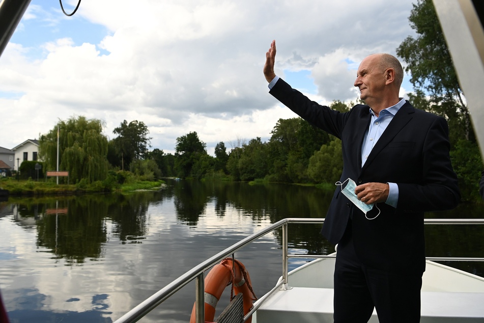 Als Ministerpräsident von Brandenburg ist Dietmar Woidke (59, SPD) ganz besonders stolz auf die ersten Mediziner aus einer Hochschule Brandenburgs.