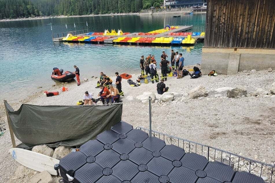 Seit Samstag (5. Juli) suchen Einsatzkräfte im Eibsee nach einem sechs Jahre alten Jungen und seinem Vater.
