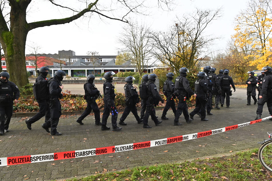 Mittlerweile konnten die Beamten eine 14-Jährige festnehmen.