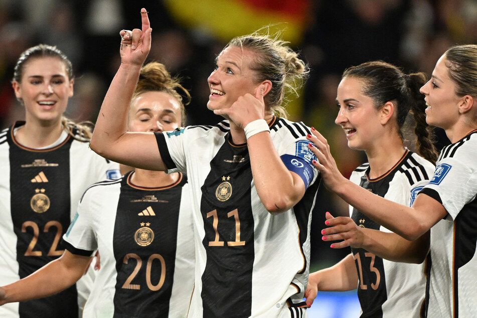 Alexandra Popp (32, M.) wurde zum dritten Mal zu Deutschlands Fußballerin des Jahres gewählt.