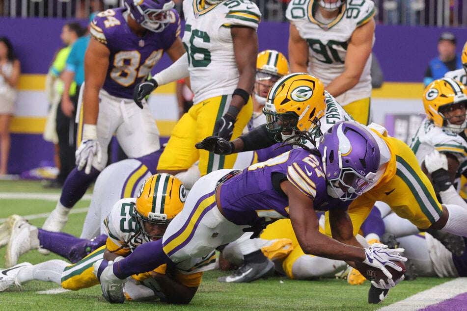 Jordan Mason punktet knapp fünf Spielminuten vor dem Ende für die Minnesota Vikings – eine Minute später sollte es noch einmal klingeln. Allein im letzten Quarter machten die Wikinger 22 Punkte.