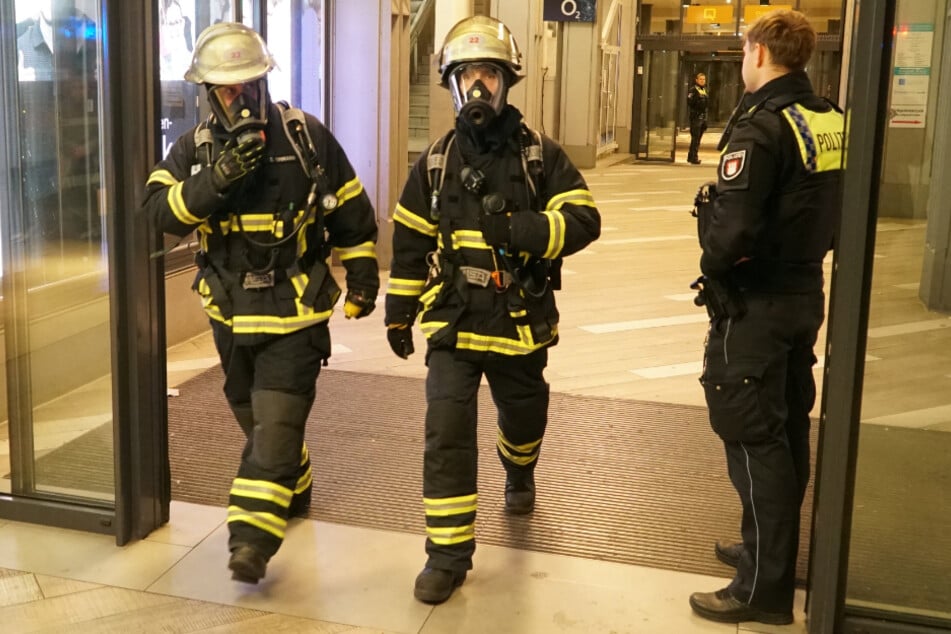 Die Hamburger Feuerwehr war am Freitagabend im CineMaxx Wandsbek im Einsatz. Dort war Reizgas versprüht worden.