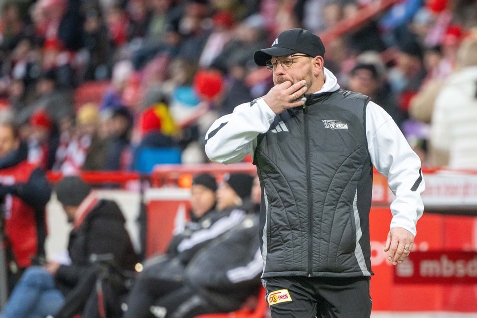 In einem Testspiel verloren die Eisernen mit Cheftrainer Steffen Baumgart (53) gegen Holstein Kiel (1:2).