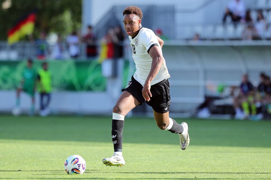 Assan Ouédraogo (19) beim Spiel der U19-Nationalmannschaft gegen Spanien. Trainer Julian Nagelsmann hat den Leipziger nun erstmals für die National-Elf nominiert.