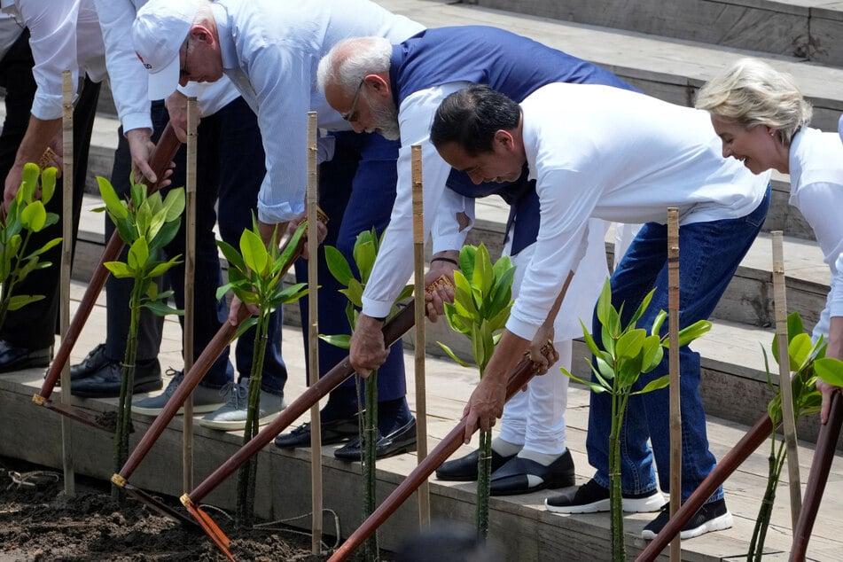 US President Joe Biden, India Prime Minister Narendra Modi, Indonesia President Joko Widodo, and European Commission President Ursula von der Leyen use shovels to plant mangroves as a symbol of their commitment to climate action during the G20 Summit.