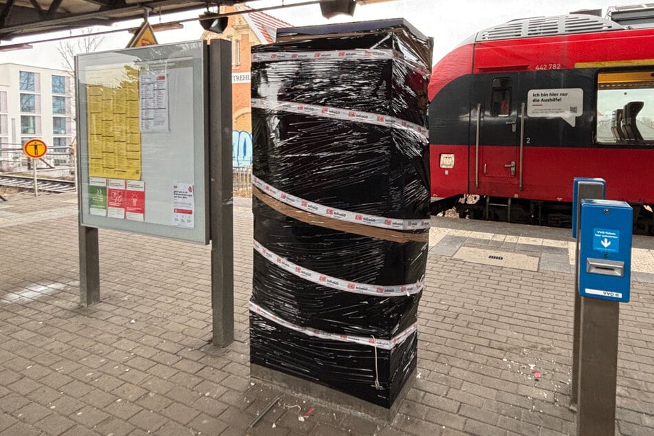 Ein gesprengter Fahrkartenautomat am S-Bahnhof Strehlen sorgte am Freitagmorgen für große Beeinträchtigungen.