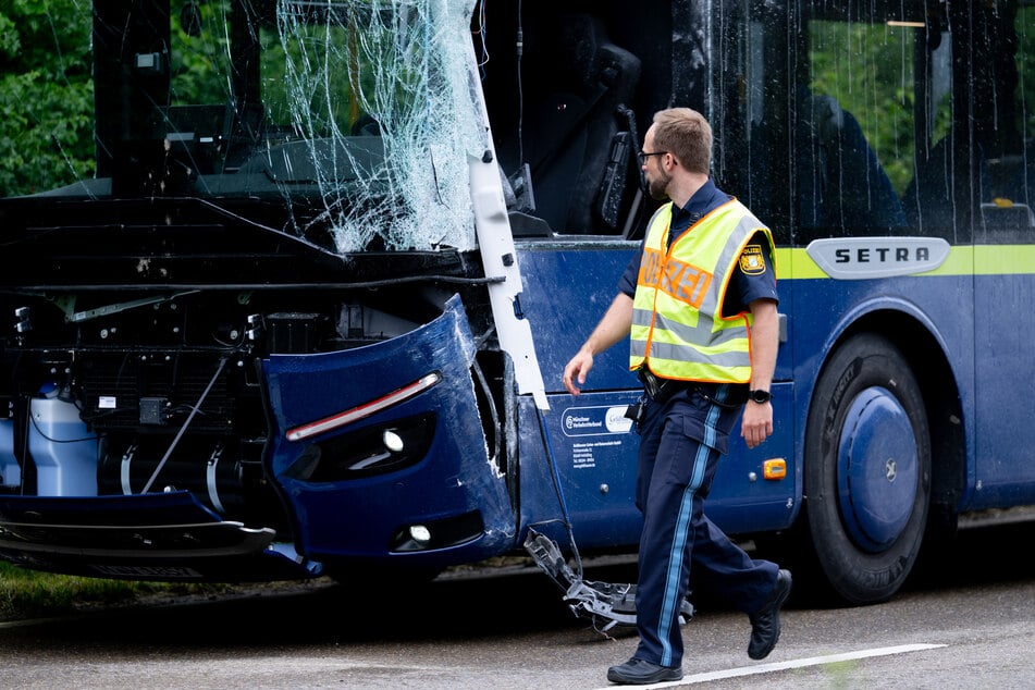 Nach Tod von Zweitklässler: Neue Erkenntnisse zum Schulbus-Unglück in Oberbayern