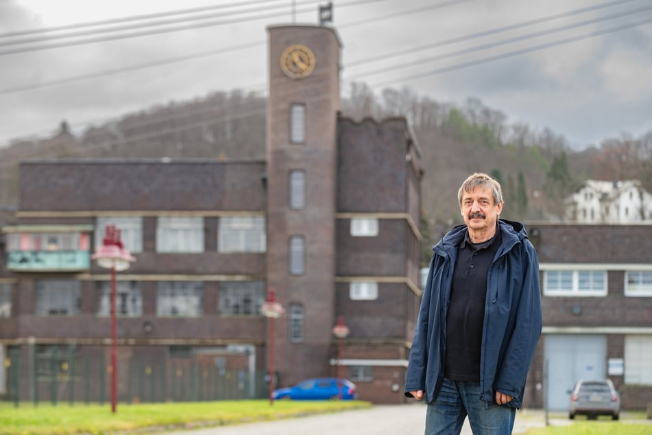 Physiker Winfried Anders (72) vom lokalen Arbeitskreis setzt sich für den Erhalt des Werkes ein.