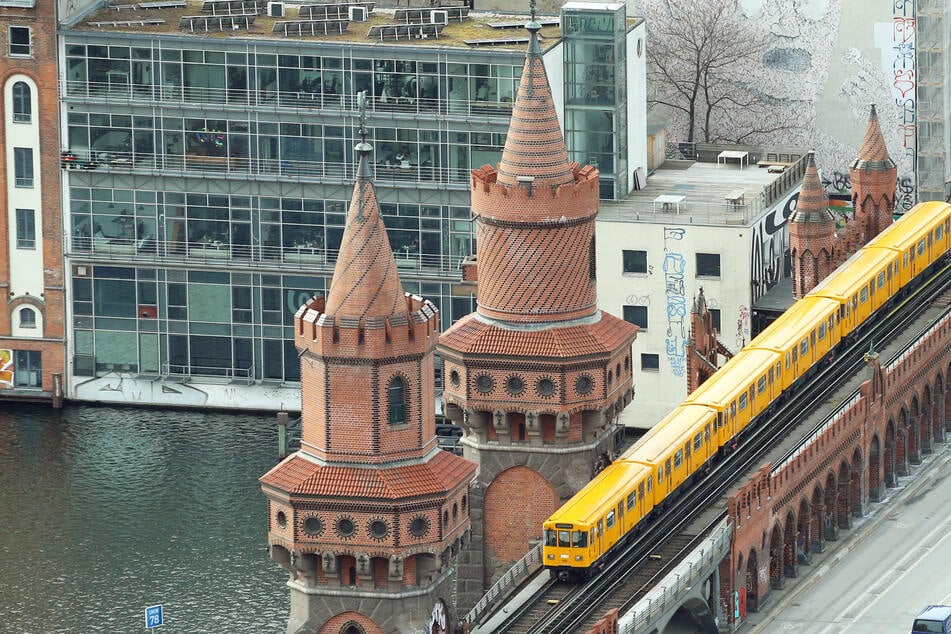 Das Watergate an der Oberbaumbrücke in Kreuzberg liegt direkt an der Spree. (Archivbild)