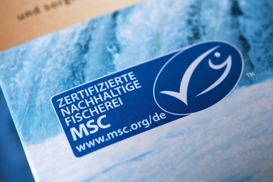 Verbraucher sollten beim Kauf auf Label wie das MSC-Siegel für zertifizierte nachhaltige Fischerei achten.