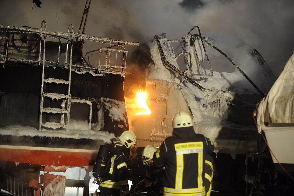 Im brandenburgischen Werder (Havel) haben mehrere Yachten gebrannt.