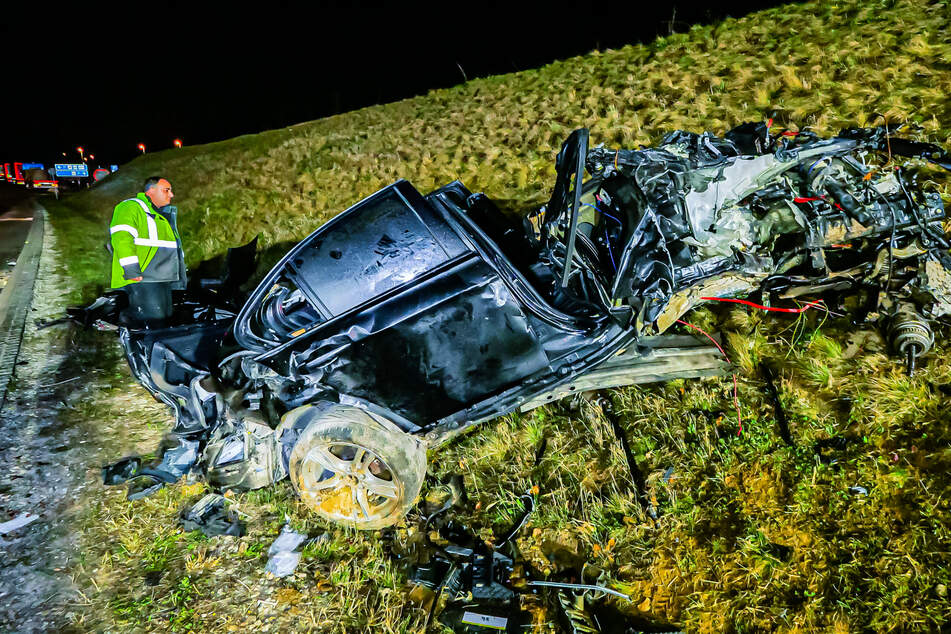 Unfall A8: Betrunkener BMW-Fahrer rast über Autobahn und verliert Kontrolle: Wagen in Einzelteile zerfetzt!