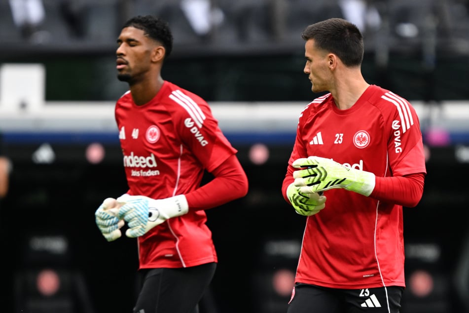 Weder Kauã Santos (23, l.) noch Michael Zetterer (30) konnten zuletzt bei Eintracht Frankfurt überzeugen.
