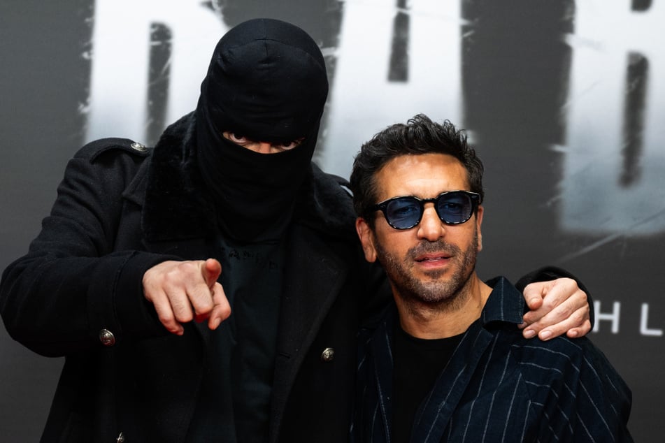 Haftbefehl (bürgerlich Aykut Anhan, 39, l.) und Elyas M'Barek (43) bei der Sonderaufführung des Films "Babo - Die Haftbefehl-Story".