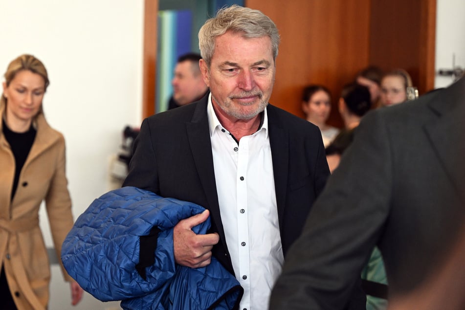 Der angeklagte Kinderpsychiater und Sachbuchautor Michael Winterhoff (71) hatte die Vorwürfe der vorsätzlichen und fahrlässigen Körperverletzung zurückgewiesen.