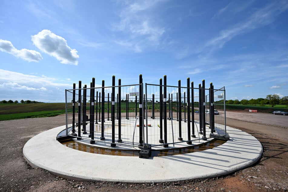 Die Fundamente für die vier neuen Windkraftanlagen im Windpark Reinsdorf bei Zwickau sind bereits gegossen, die Türme werden im Sommer gebaut. Ende des Jahres sollen sie in Betrieb gehen.
