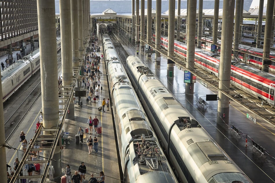 Die spanische Eisenbahn RENFE steht im Fokus der genauen Untersuchung des Unglücks. (Archivbild)
