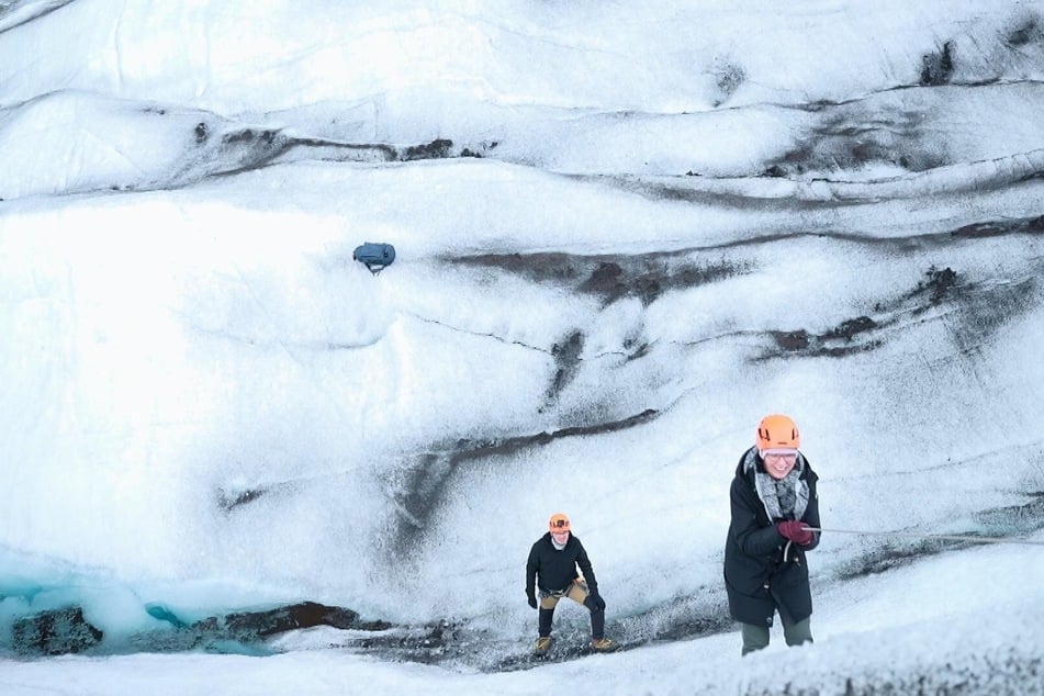 Bei einigen Aktivitäten während der Flitterwochen auf Island verstanden sich Julia (28) und Julian (30) gut.