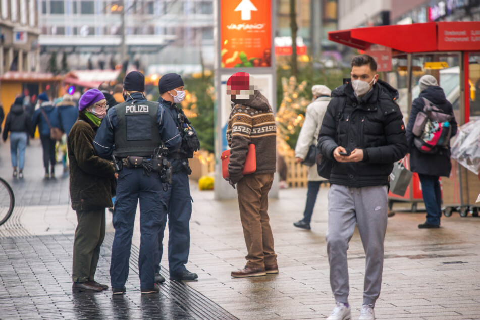 Polizei und Ordnungsamt waren auch am Donnerstag unterwegs, um die Einhaltung der Maskenpflicht zu kontrollieren.