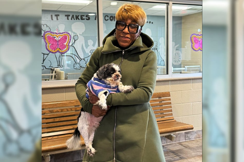 Sharon Kelly konnte ihr Glück kaum fassen und nahm den Vierbeiner nach den medizinischen Untersuchungen direkt mit nach Hause.