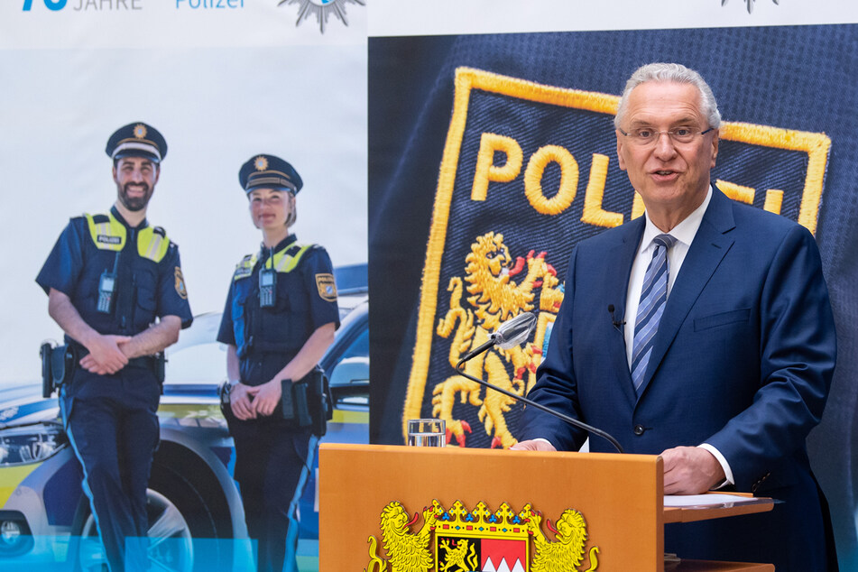 Bayerns Innenminister Joachim Herrmann (64) lobt zum 75-jährigen Bestehen die bayerische Polizei.
