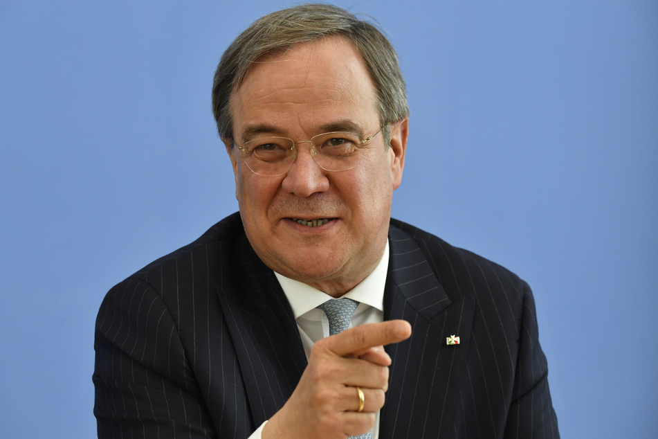 Armin Laschet (CDU), Ministerpräsident von Nordrhein-Westfalen, spricht auf einer Pressekonferenz.
