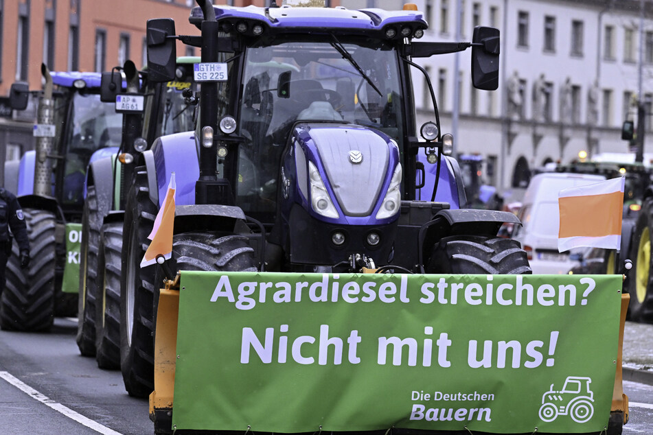 Bundes- und landesweit demonstrierten am Montag Landwirtinnen und Landwirte - in Erfurt beteiligten sich in der Spitze bis zu circa 4500 Personen. Zudem waren bis zu circa 2000 Fahrzeuge im Protest-Einsatz.