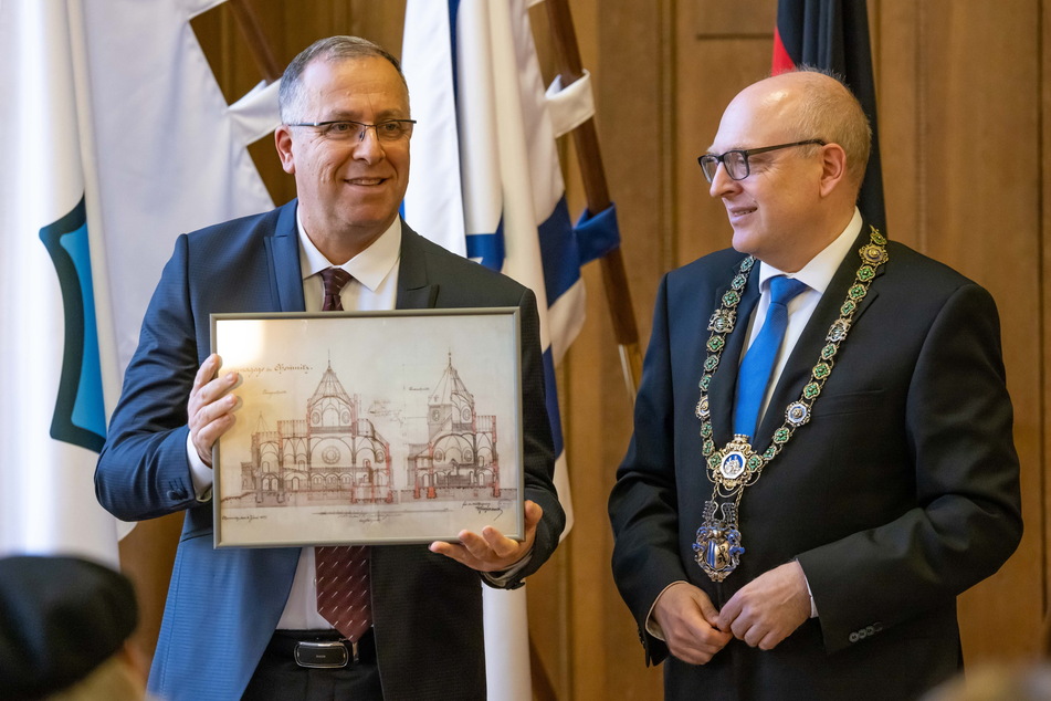 2022 wurde der Partnerschaftsvertrag zwischen Kirjat Bialik und Chemnitz von den beiden Oberbürgermeistern Eli Dukorski und Sven Schulze unterzeichnet.