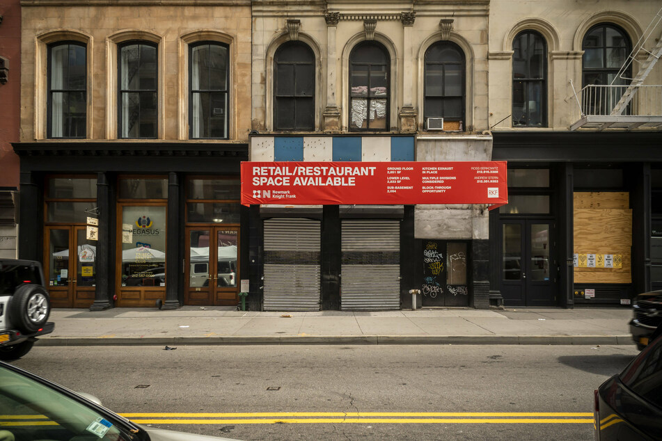 Retail space for lease in New York during the pandemic.