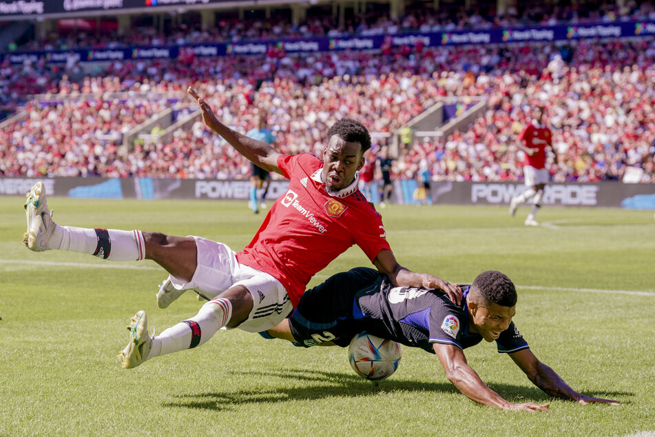Anthony Elanga (21, l.) ist mit seiner Rolle bei Manchester United offenbar nicht glücklich.
