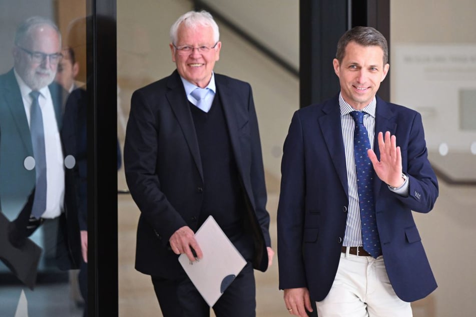 Die AfD-Landespolitiker Joachim Kuhs (69, l.), Emil Sänze (75, M.) und der AfD-Fraktionsvorsitzende Martin Rothweiler (48, r.) blicken positiv in die Zukunft.