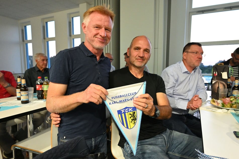 Die CFC-Legenden Jörg Illing (59, v.l.) und Steffen Ziffert (60) waren auch dabei.