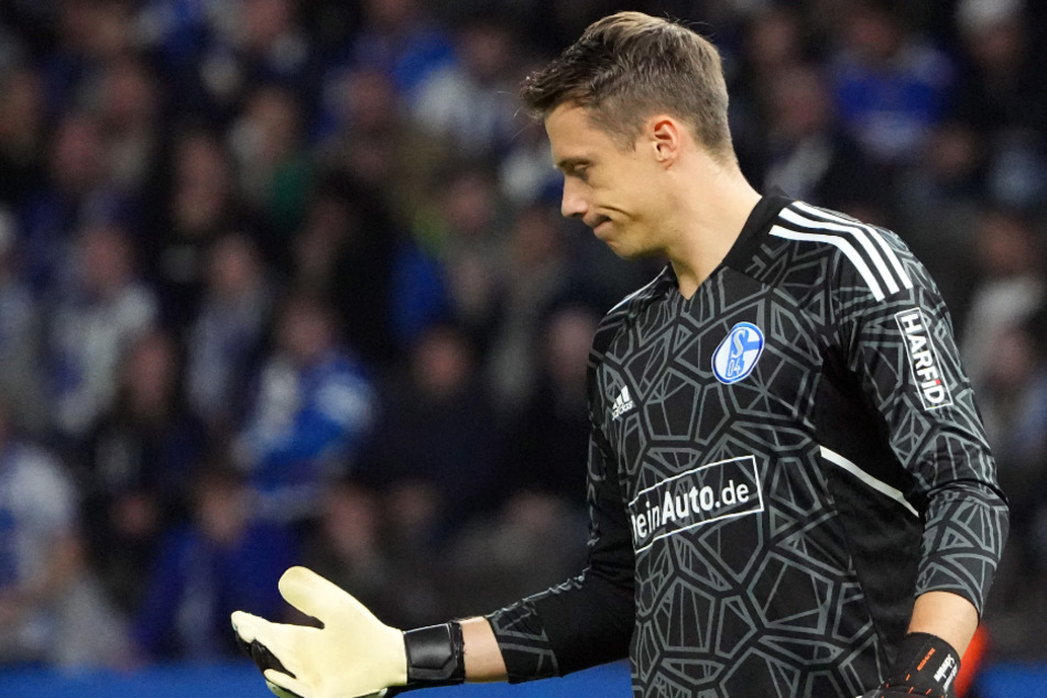 Alexander Schwolow (30) ließ sich Anfang der Saison zum FC Schalke 04 ausleihen. Bei den Knappen bleiben wird der Keeper aber nicht.