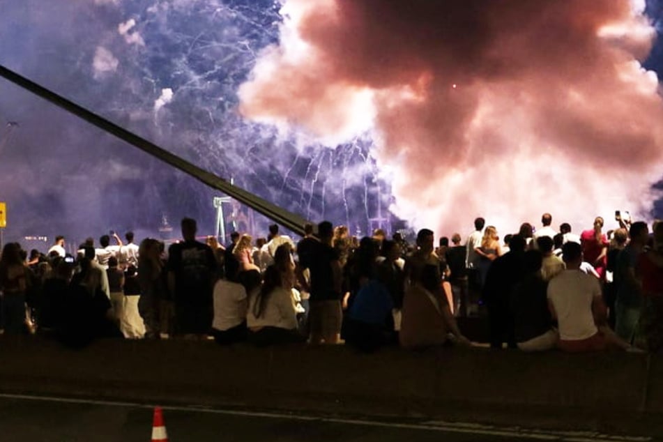 Schrecklicher Zwischenfall bei Kirmes-Feuerwerk: 19 Verletzte, auch drei Kinder darunter