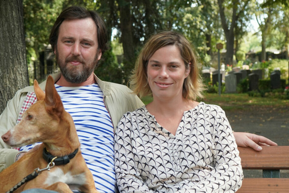 Hanna (33) und Eric (40) wollen zusammen in Leipzig ein alternatives Bestattungshaus eröffnen.