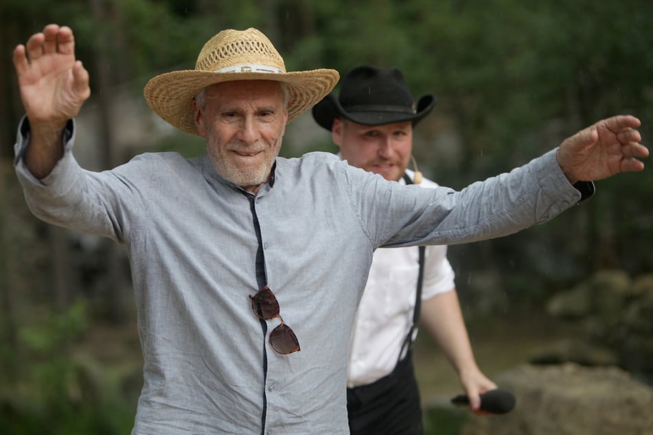 Gojko Mitić (86) bei den diesjährigen Karl-May-Spielen auf der Waldbühne Bischofswerda.