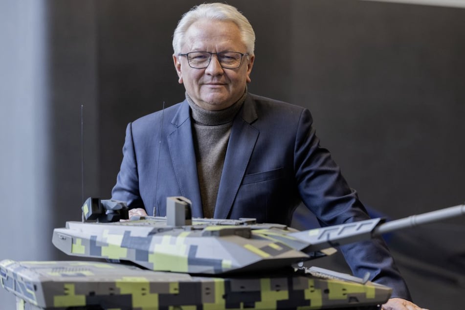Rheinmetall-Vorstandschef Armin Papperger (63) hält die Diskussionen um den zum 1. Januar gestarteten neuen Wehrdienst für richtig.