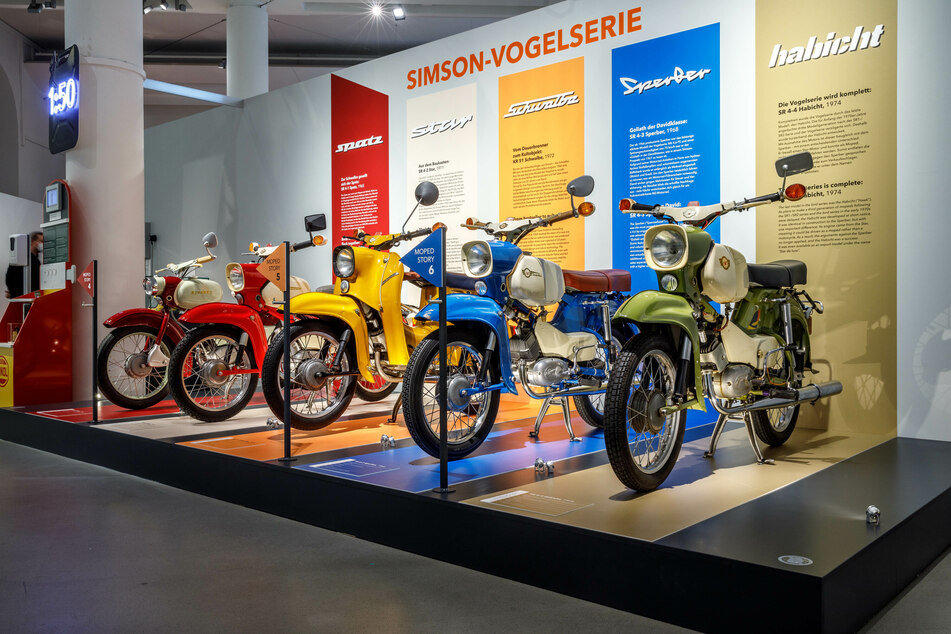 Verschiedene Mopeds aus Suhl werden im Verkehrsmuseum näher vorgestellt.